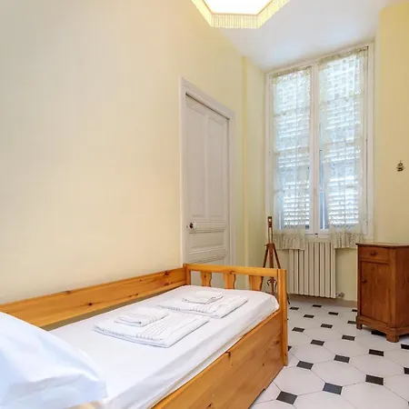 Giannina Few Meters From Theater Ariston - Happy דירה