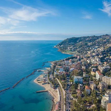 Giannina Few Meters From Theater Ariston - Happy *
